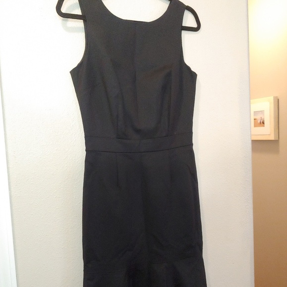 Banana Republic Dresses & Skirts - Banana Republic Flounce Sheath Dress Black 4 NWT